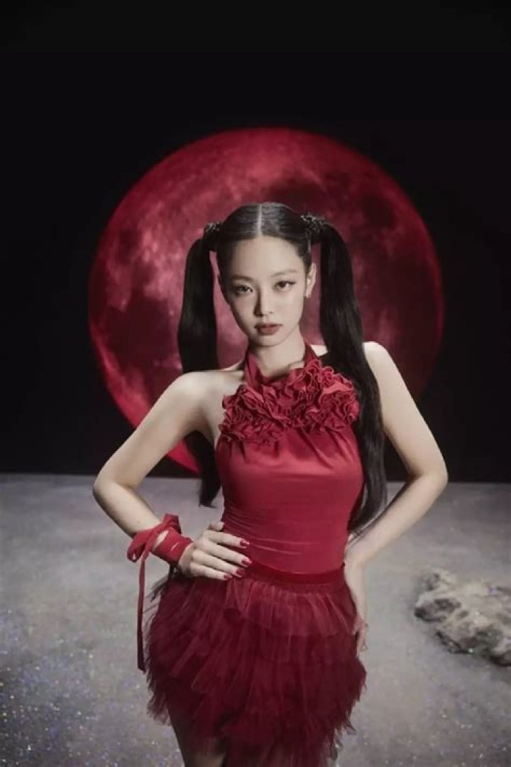 Fashion Breakdown: Jessi Wears Love Moschino, Jinny Kim And Cheap Monday In InStyle