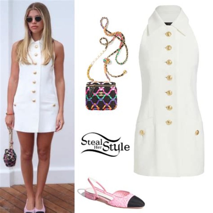 Gigi Hadid Clothes & Outfits | Page 3 of 23 | Steal Her Style