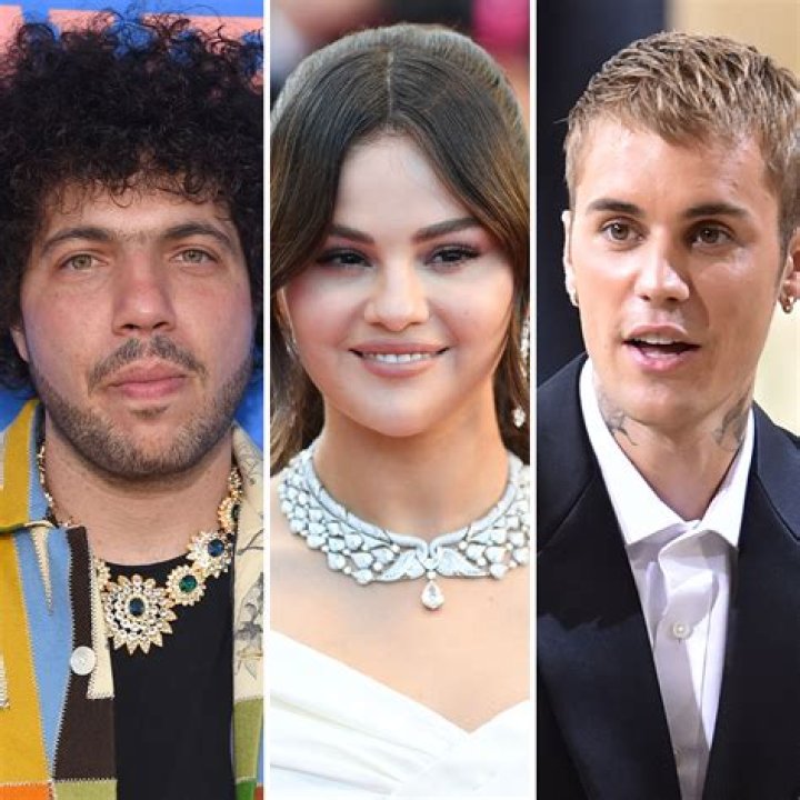 Selena Gomez And Justin Bieber Breast Implants? Instagram & Twitter Dating, Break Up Rumors [NEWS]