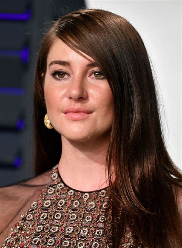 Shailene Woodley's Hairstyles & Hair Colors | Steal Her Style